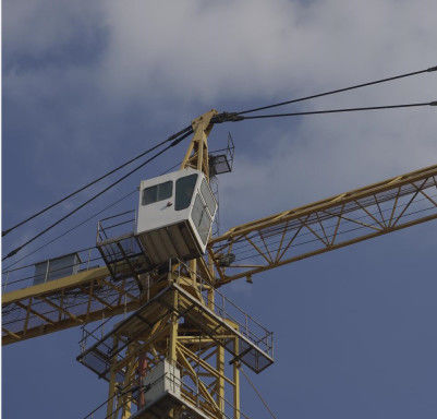 Fabricantes de grúas de torre plana de 7 toneladas y 8 toneladas Sinocorp QTP6015-8