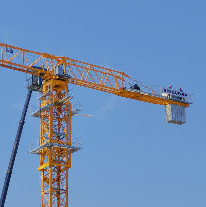 Fabricantes de grúas de torre plana de 7 toneladas y 8 toneladas Sinocorp QTP6015-8