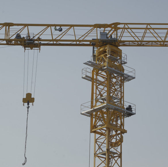 Fabricantes de grúas de torre plana de 7 toneladas y 8 toneladas Sinocorp QTP6015-8