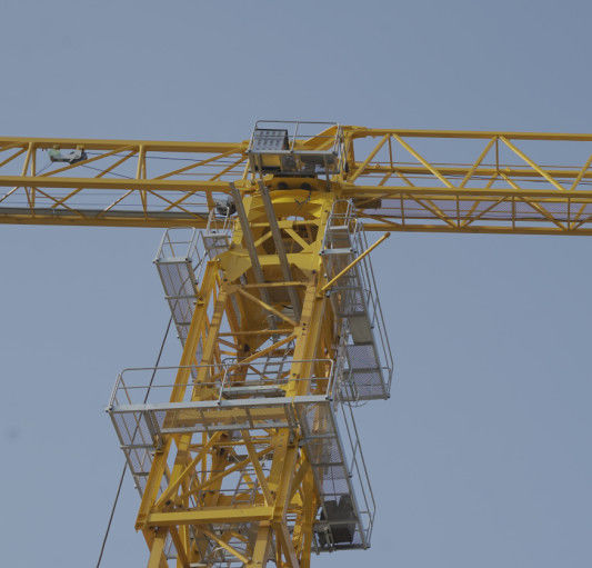 Fabricantes de grúas de torre plana de 7 toneladas y 8 toneladas Sinocorp QTP6015-8
