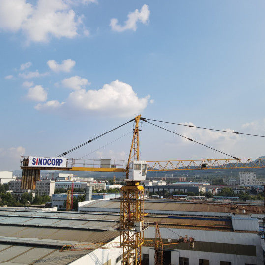 Fabricantes de grúas de torre plana de 7 toneladas y 8 toneladas Sinocorp QTP6015-8