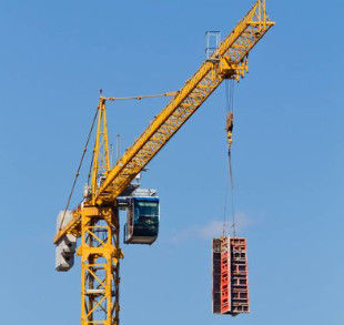 Grúa de torre de tamaño moderado 6015 de 8 toneladas Grúa de torre sin tapa Tipo de fundación estacionaria